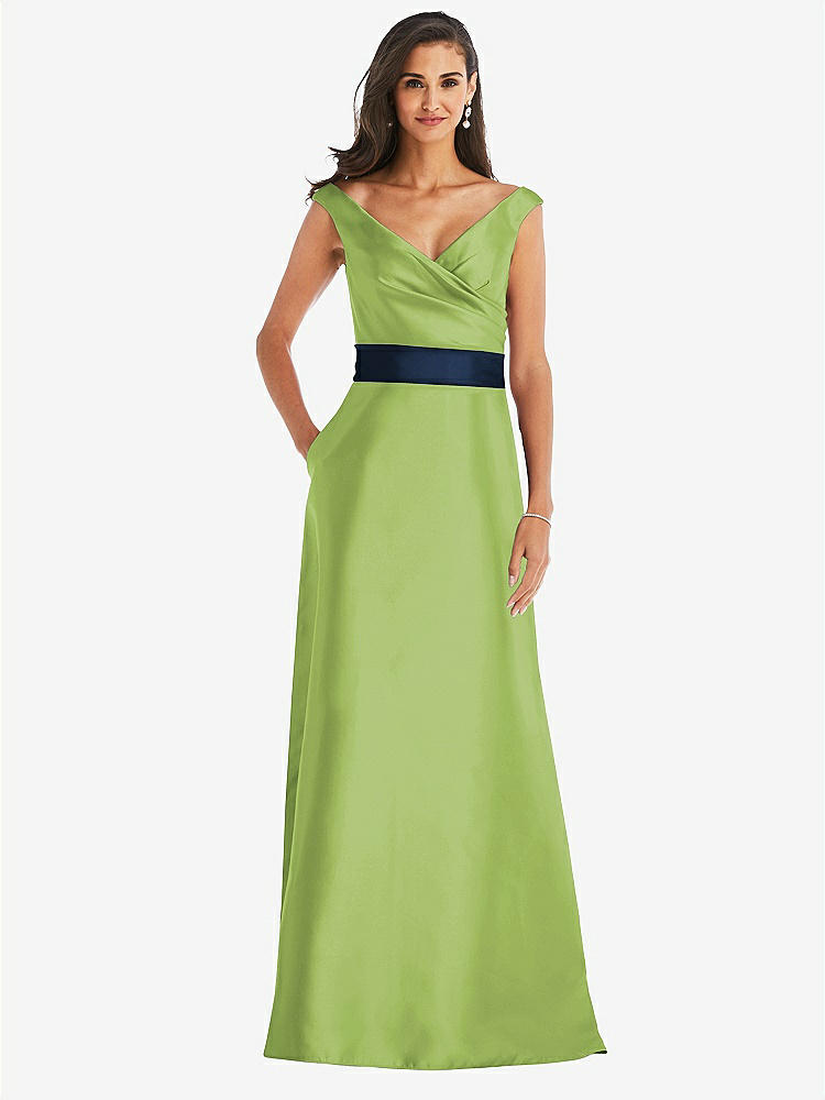 【STYLE: D811】オフショルダー ドレープ ラップ サテン マキシ ドレス - モヒート & ミッドナイトネイビー 背面