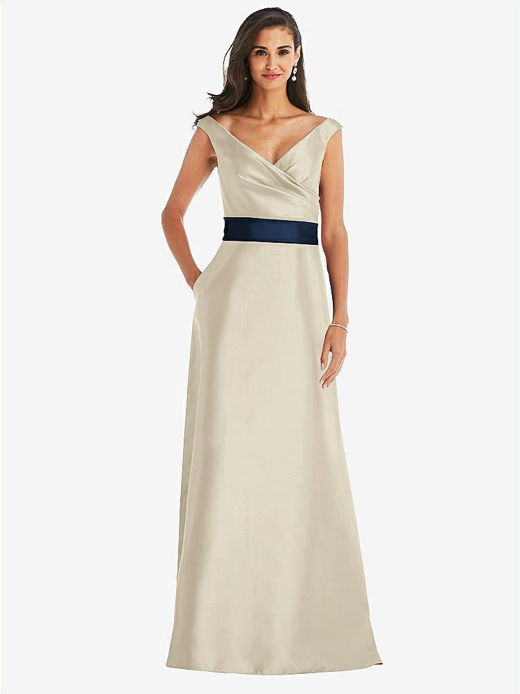 【STYLE: D811】オフショルダー ドレープ ラップ サテン マキシ ドレス - シャンパン & ミッドナイトネイビー 背面