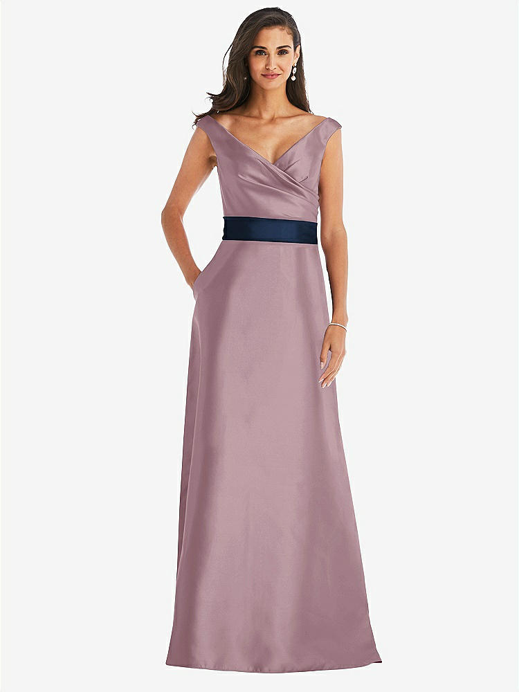 【STYLE: D811】オフショルダー ドレープ ラップ サテン マキシ ドレス - ダスティローズ & ミッドナイトネイビー 背面