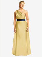 【STYLE: D815】ドレープ ワンショルダー サテン マキシ ドレス - メイズ & ミッドナイトネイビー 背面