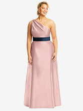 【STYLE: D815】ドレープ ワンショルダー サテン マキシ ドレス - ローズ - パントン ローズクォーツ & ミッドナイトネイビー 背面