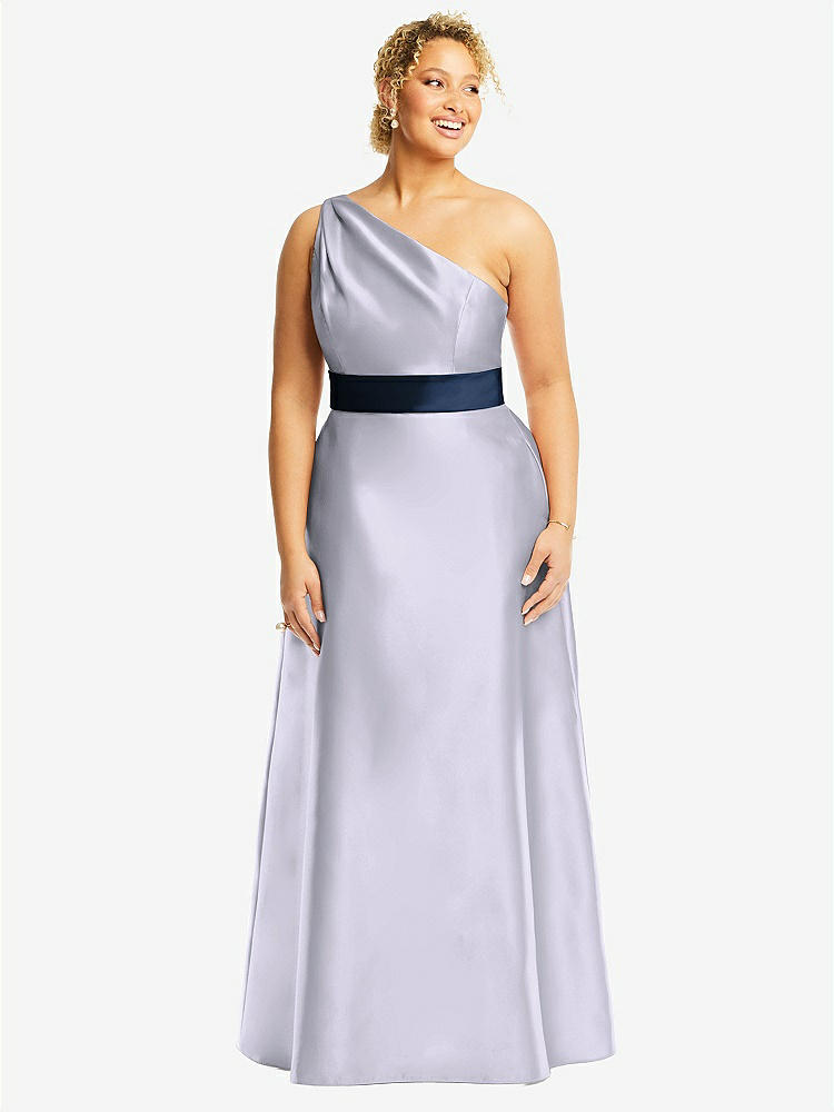 【STYLE: D815】ドレープ ワンショルダー サテン マキシ ドレス - シルバーダヴ & ミッドナイトネイビー 背面