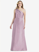 【STYLE: D821】プリーツ ドレープ ワンショルダー サテン マキシ ドレス - スウェードローズ 背面