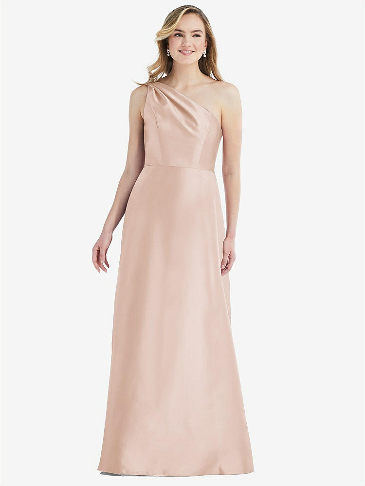 【STYLE: D821】プリーツ ドレープ ワンショルダー サテン マキシ ドレス - カメオ 背面