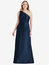 【STYLE: D821】プリーツ ドレープ ワンショルダー サテン マキシ ドレス - ミッドナイトネイビー 背面