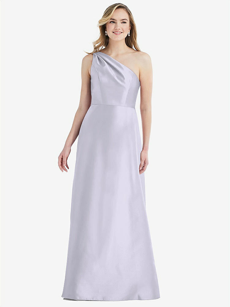 【STYLE: D821】プリーツ ドレープ ワンショルダー サテン マキシ ドレス - シルバードーブ 背面