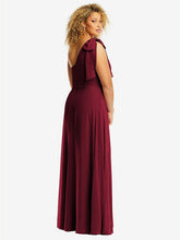 【NEW】【STYLE: 1561】ドレープ ワンショルダー マキシ ドレス スカーフ 弓【COLOR: Sky Blue】【SIZE: 00-30W】 - Burgundy 背面