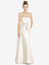 【STYLE: D828】バスクネック ストラップレス サテンドレス - アイボリー 背面