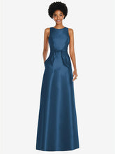 【STYLE: D825】宝石ネック Vバック マキシ丈ドレス - ダスクブルー 背面
