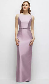 【D881】 ボートネックのサテンコラムドレス、リボン飾りのスキニーベルト - suede rose