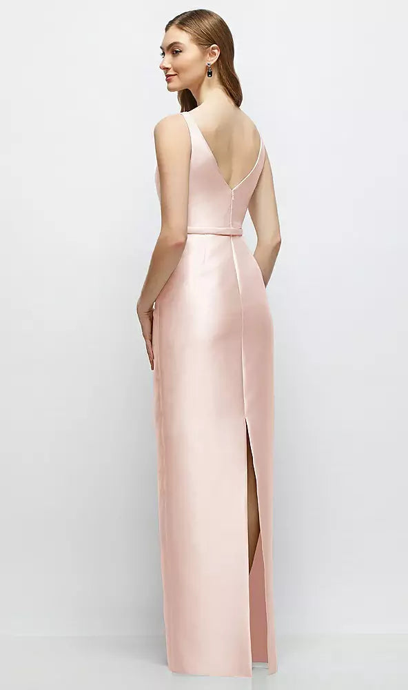 【D881】 ボートネックのサテンコラムドレス、リボン飾りのスキニーベルト - blush Back View