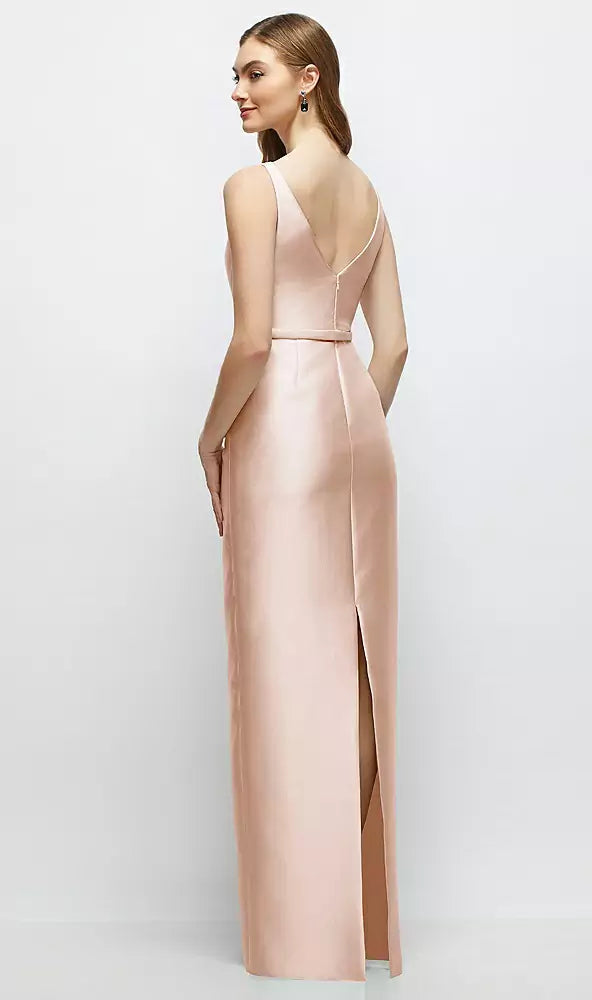 【D881】 ボートネックのサテンコラムドレス、リボン飾りのスキニーベルト - cameo Back View