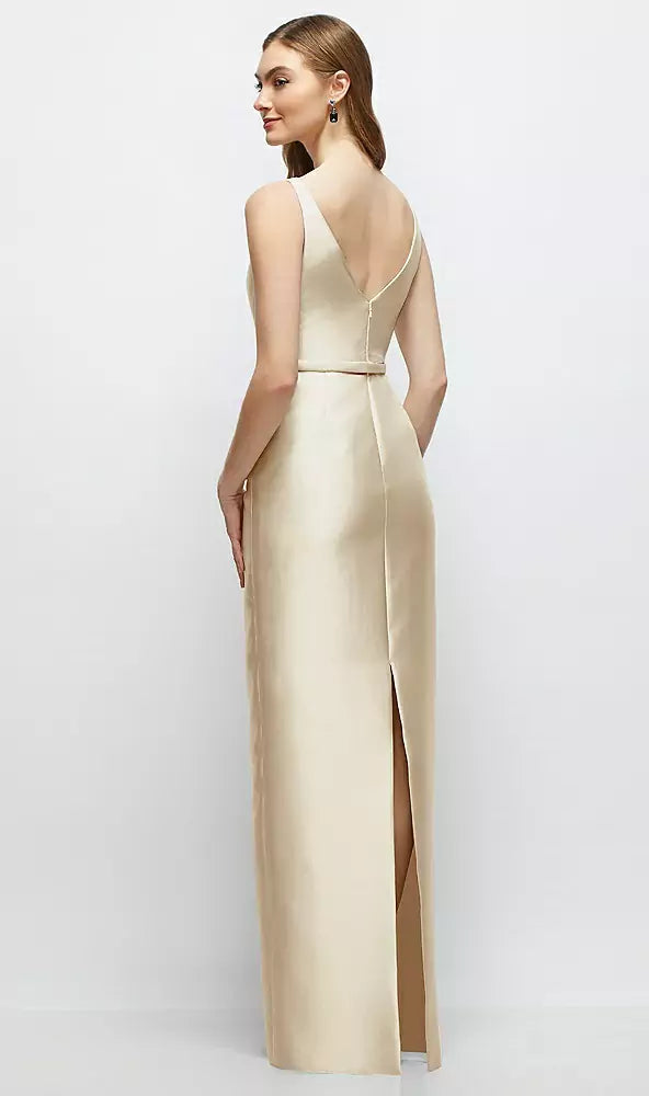 【D881】 ボートネックのサテンコラムドレス、リボン飾りのスキニーベルト - champagne Back View