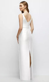 【D881】 ボートネックのサテンコラムドレス、リボン飾りのスキニーベルト - white Back View