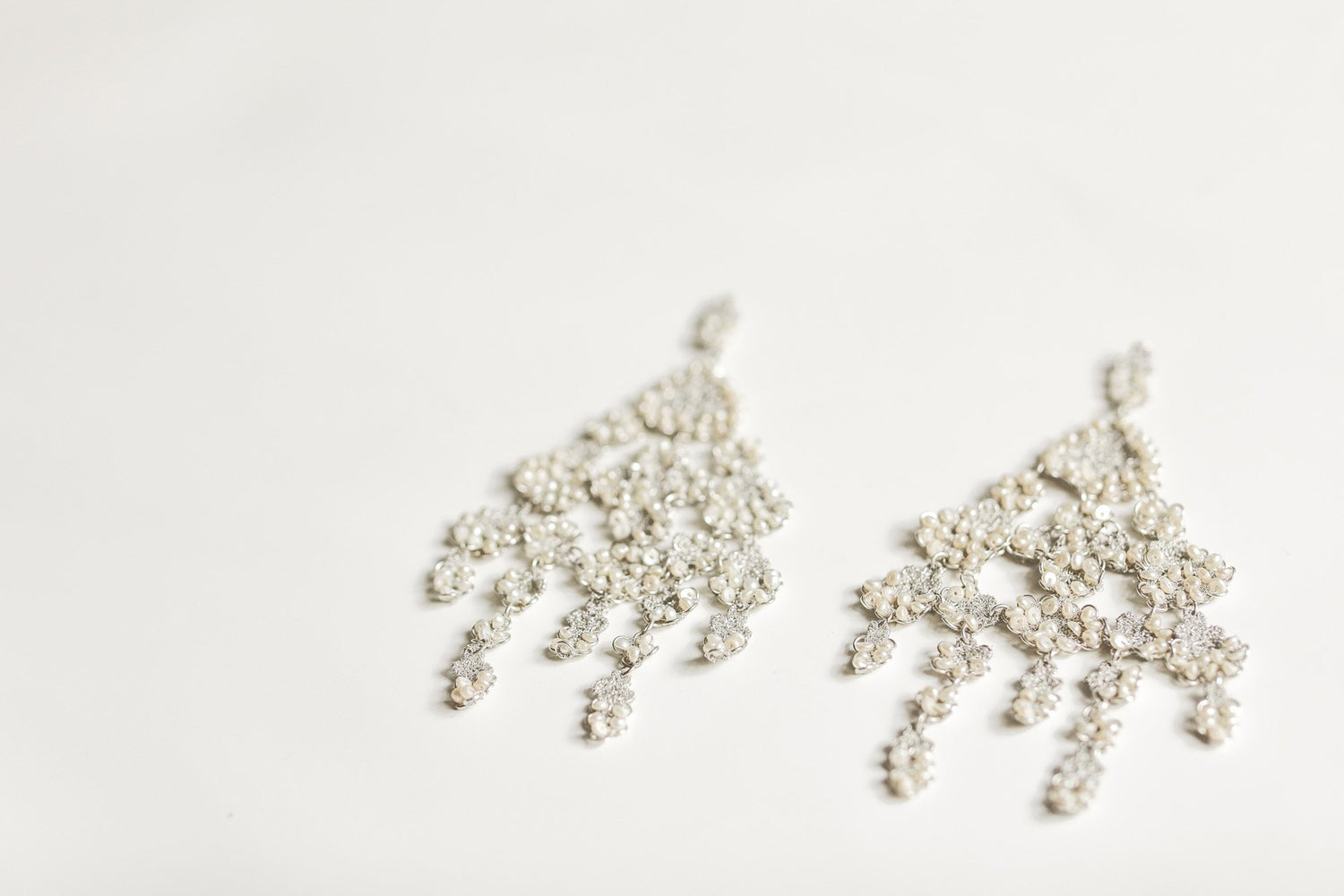 【A.B. ELLIE(エイビーエリー)】ロングピアス MARGOT CHANDELIER EARRINGS