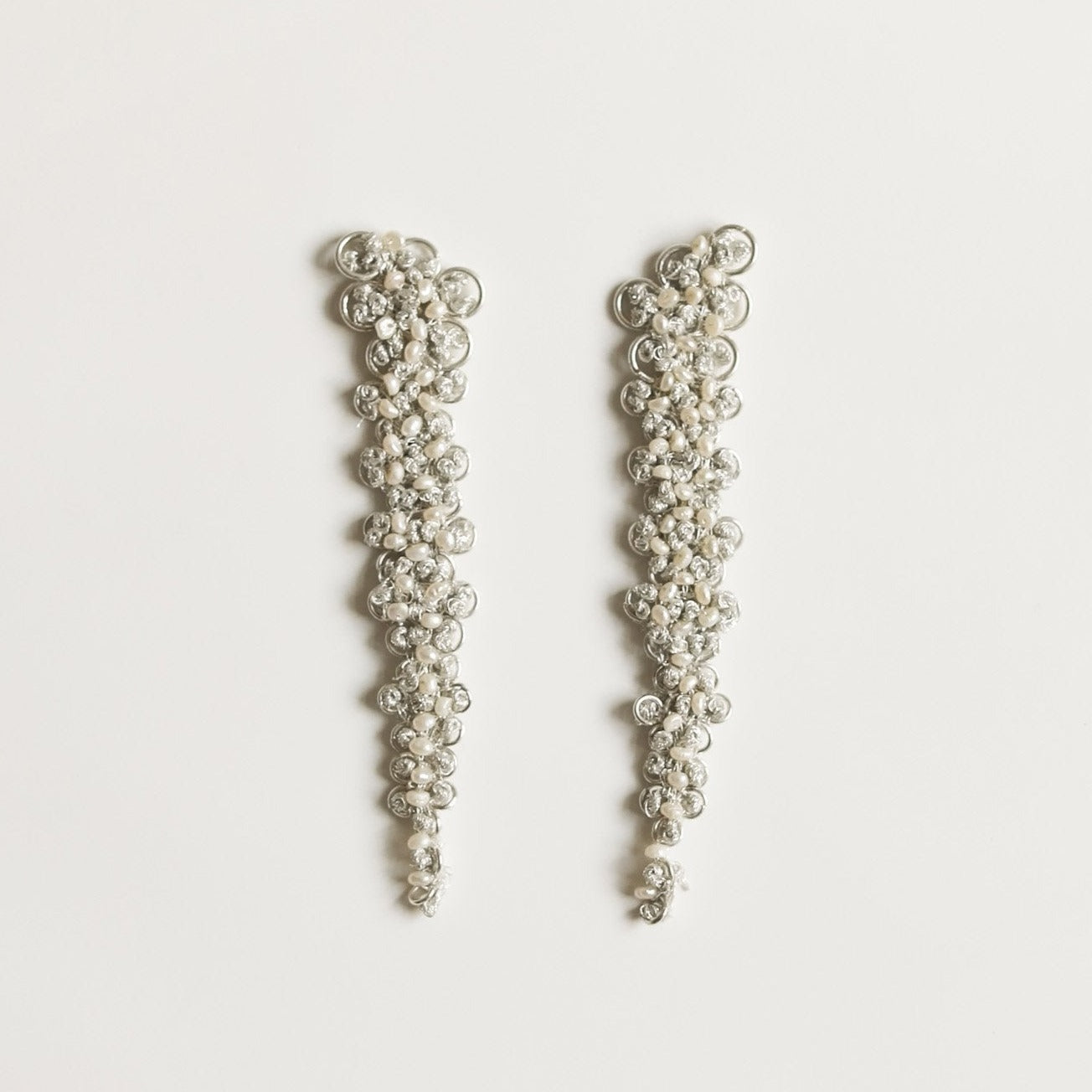 【A.B. ELLIE(エイビーエリー)】ロングピアス MASON TIER EARRINGS