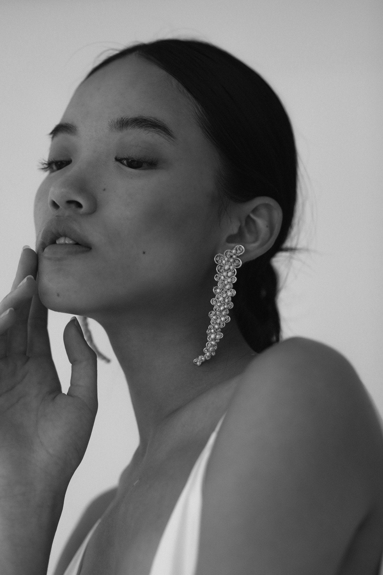 【A.B. ELLIE(エイビーエリー)】ロングピアス MASON TIER EARRINGS