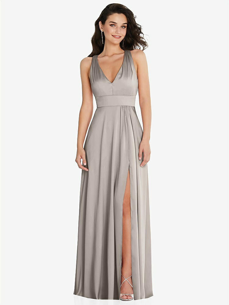 【NEW】【STYLE: 6863】Shirred 肩 Criss Cross Back Maxi ドレス 前面 スリット【COLOR: Taupe】【SIZE: 00-30W】