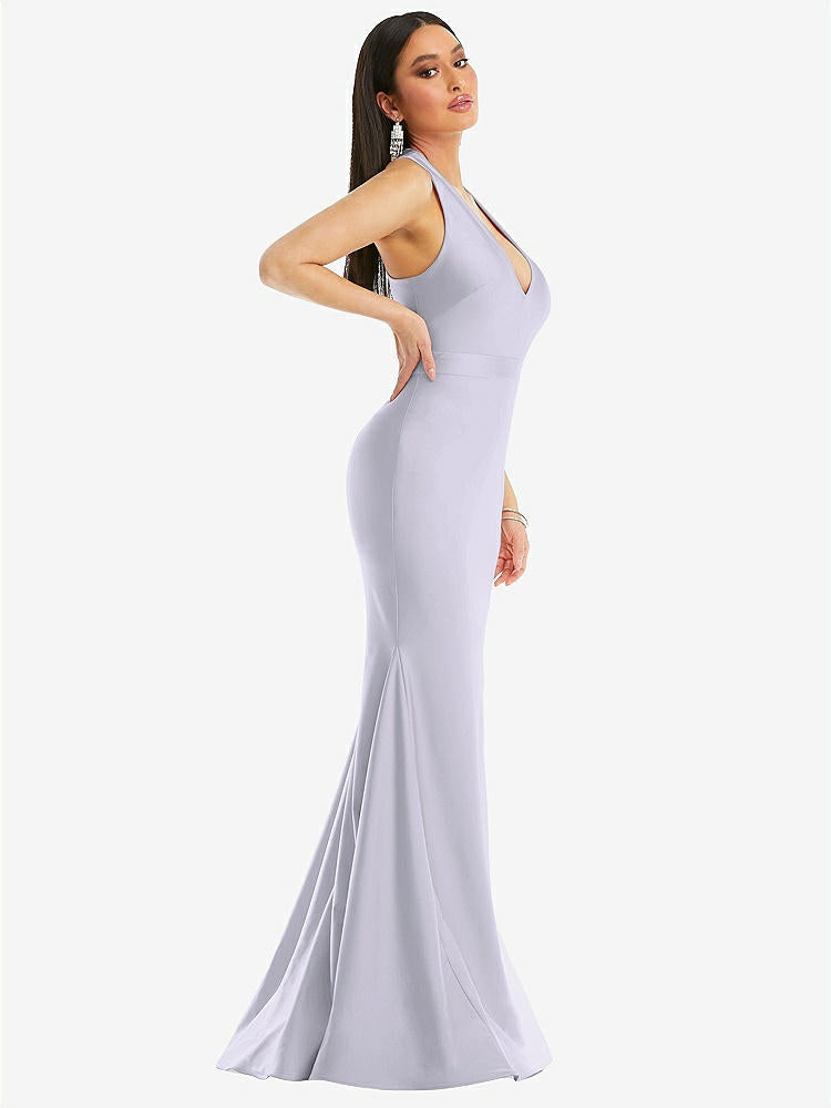 【NEW】【STYLE: CS106】プランジ ネックライン カットアウト 低 背面 ストレッチ サテン 人魚 ドレス【COLOR: Silver Dove】【SIZE: 00-30W】