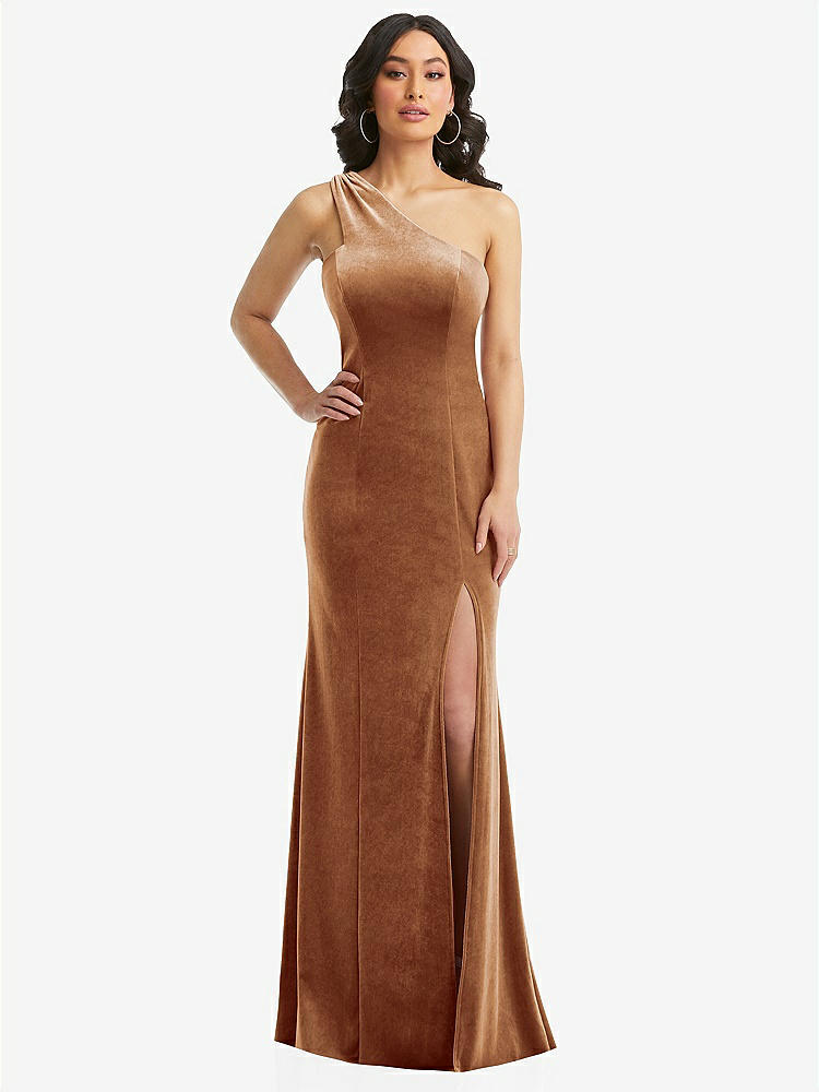 【STYLE: 6867】One-Shoulder Velvet Trumpet Gown with Front Slit【COLOR: Golden Almond】