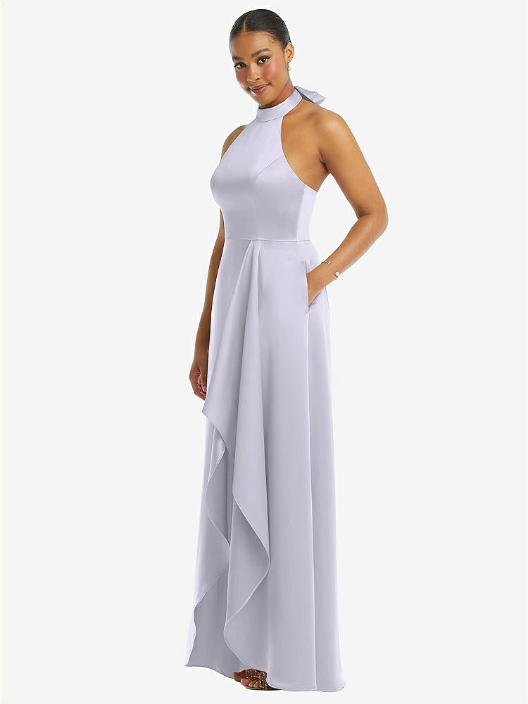 【NEW】【STYLE: 3113】ハイネック ネクタイバック ホルター カスケード 高 低 マキシ ドレス【COLOR: Silver Dove】【SIZE: 00-30W】