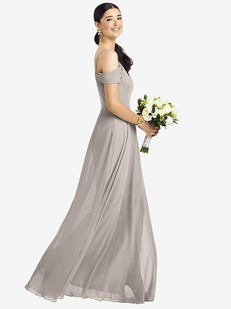 【NEW】【STYLE: 1526】コールドショルダー Vバック シフォン マキシ ドレス【COLOR: Taupe】【SIZE: 00-30W】