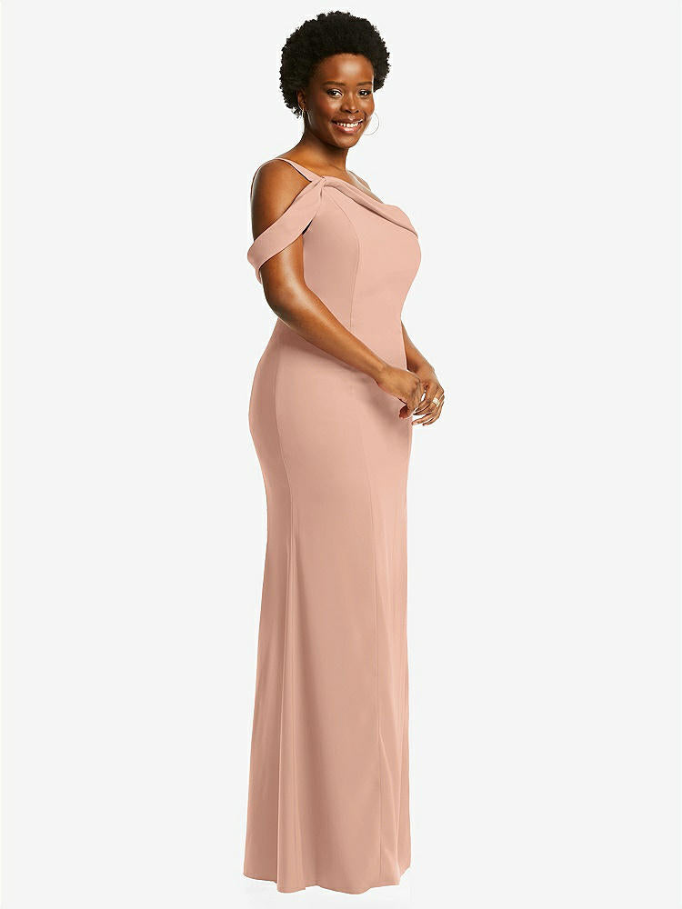 【NEW】【STYLE: 6847】ワンショルダー ドレープ カフ マキシ ドレス 前面 スリット【COLOR: Pale Peach】【SIZE: 00-30W】