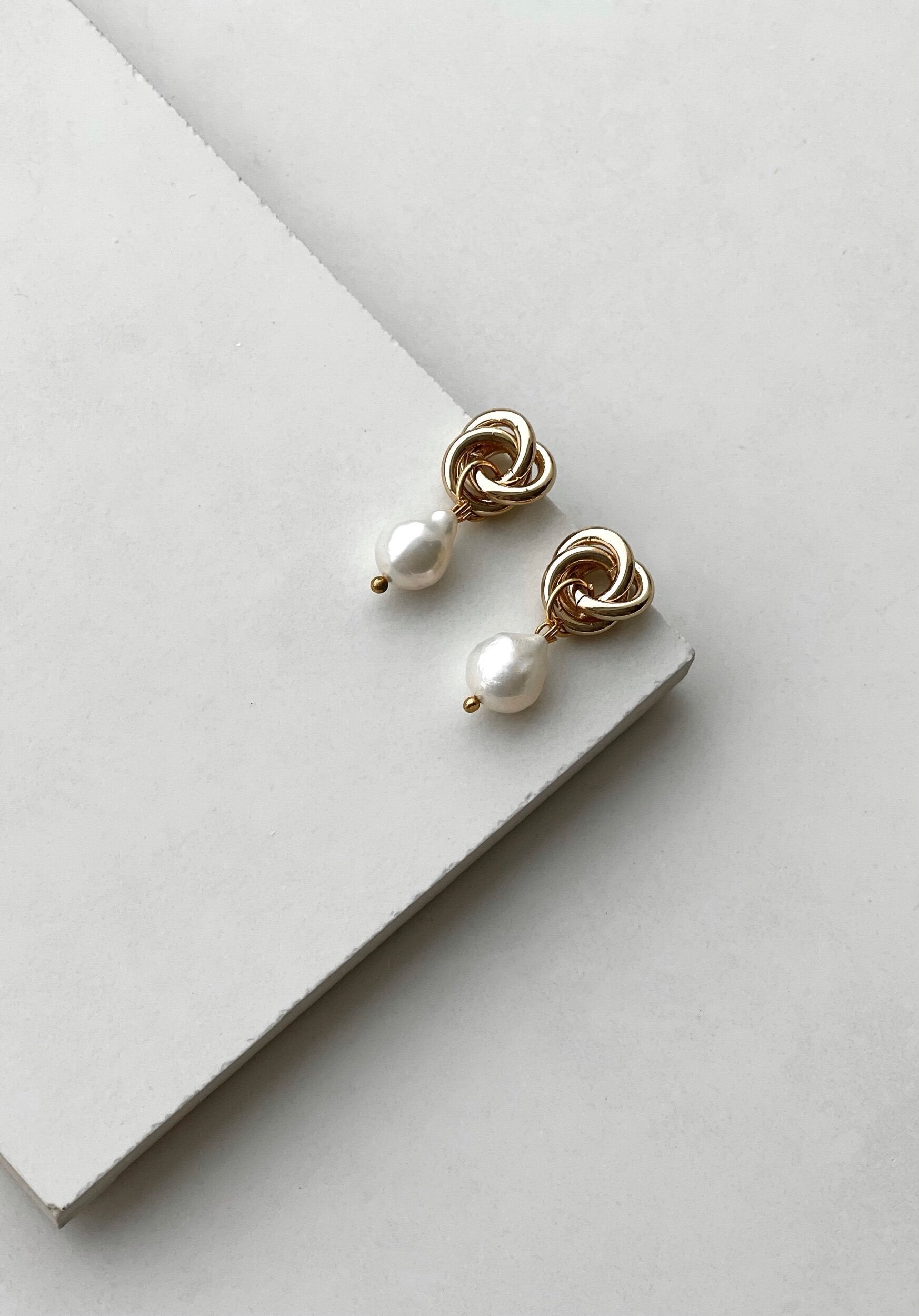 【新】【A.B. ELLIE】 Infinity Knot Baroque Drops