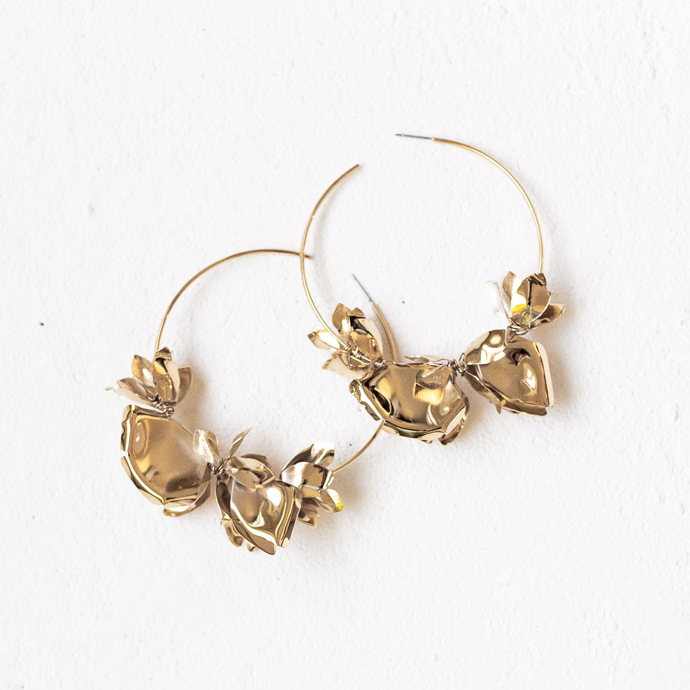 【A.B. ELLIE (エイビーエリー)】【A.B. ELLIE (エイビーエリー)】ピアスBOTANICAL SMALL HOOP EARRINGS