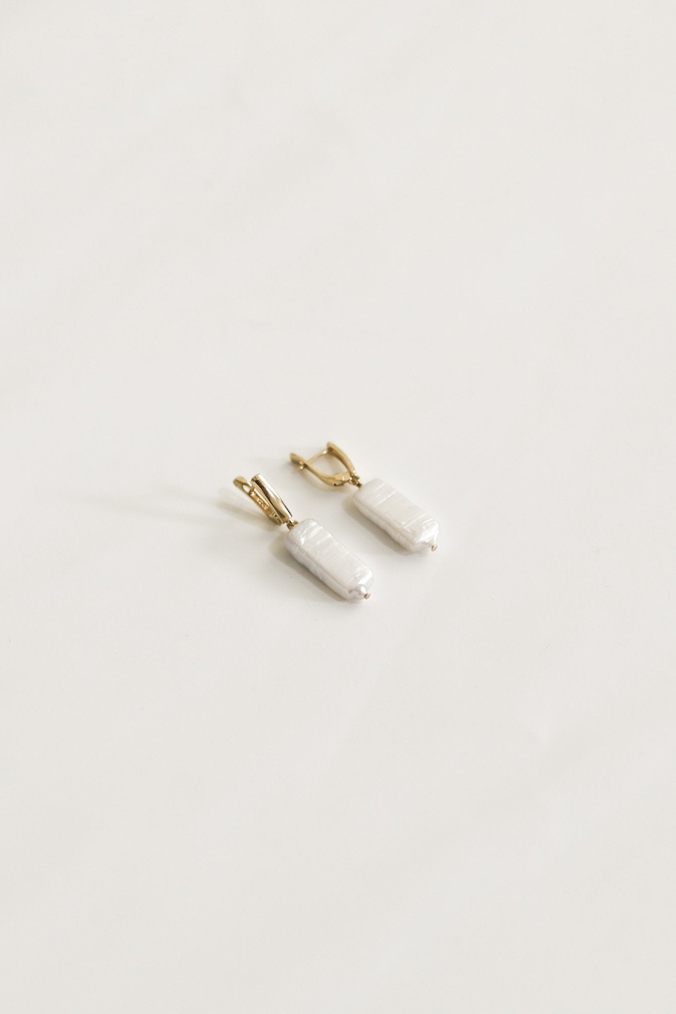 【新】【A.B. ELLIE】 Hughes Freshwater Pearl Bar Drops