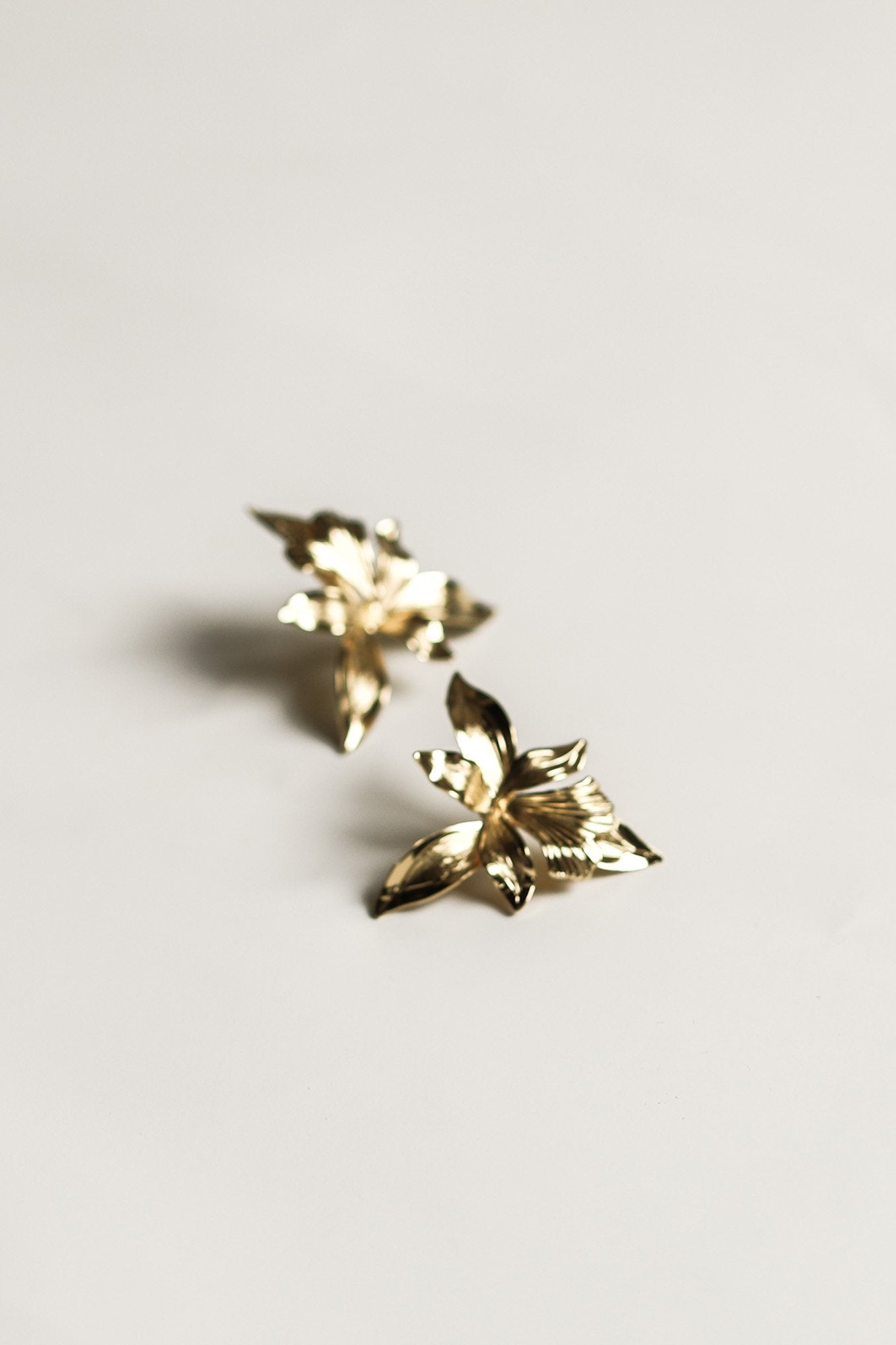 【新】【A.B. ELLIE】 Iris Statement Studs