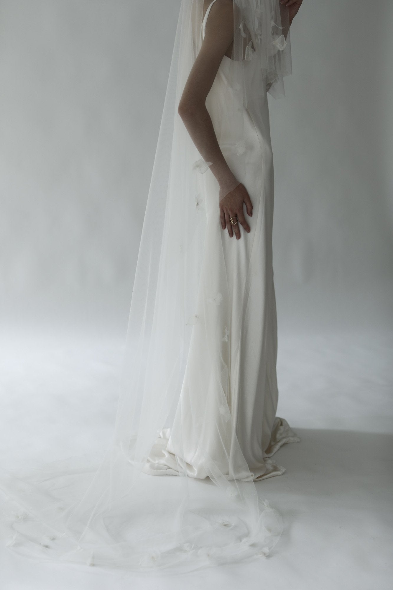 【新】【A.B. ELLIE】 Luna Veil