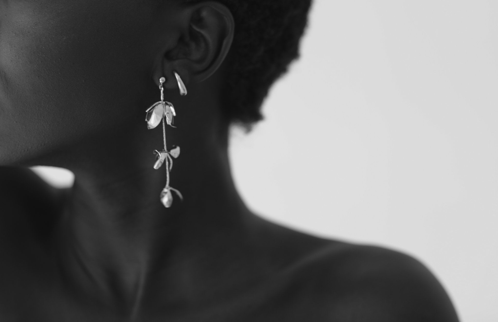 【新】【A.B. ELLIE】 Half - Magnolia Strand Earrings