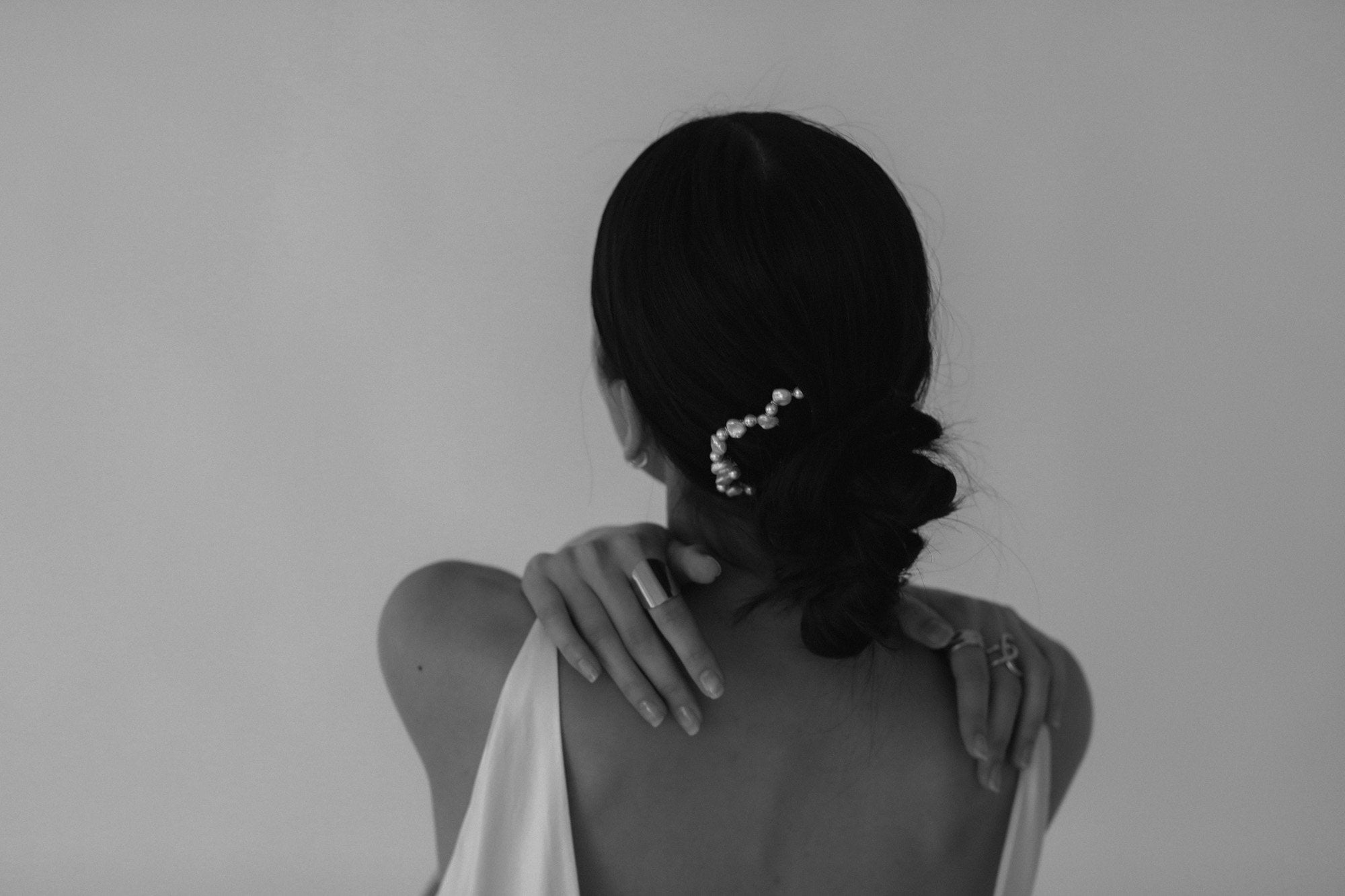 【新】【A.B. ELLIE】 Paloma Freshwater Pearl Comb