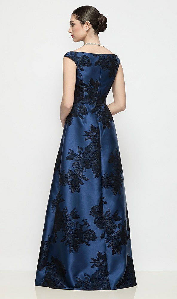 【STYLE: D902FFT】オフショルダー プリーツ クロスオーバー フロッキング フローラル サテン Aラインマキシドレス - soft navy / black - Back