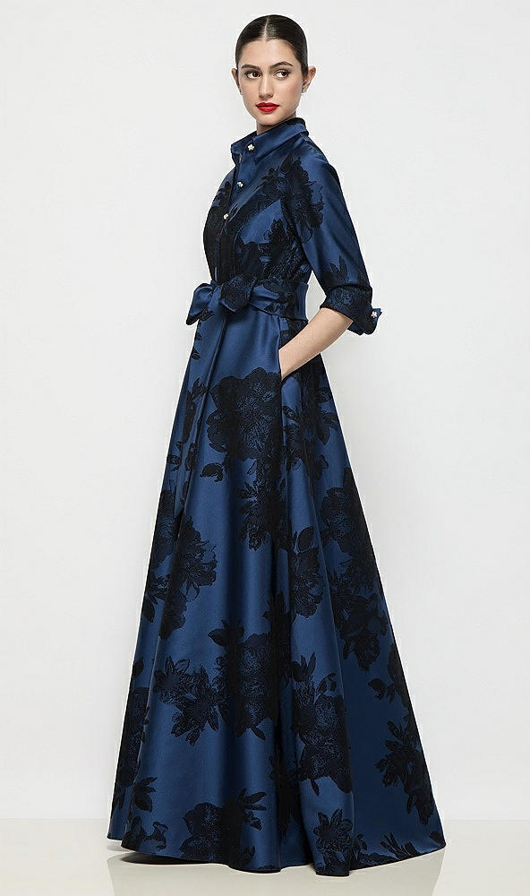 【STYLE: 6920FFT】フロッキング フローラル サテン シャツドレスガウン（サッシュベルト付き） - soft navy / black