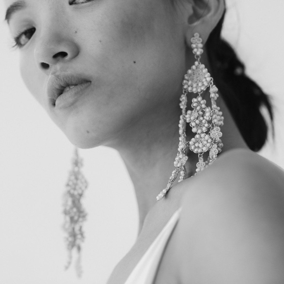 【A.B. ELLIE(エイビーエリー)】ロングピアス MARGOT CHANDELIER EARRINGS