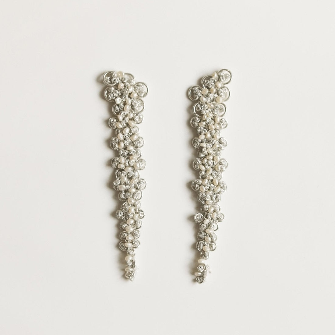 【A.B. ELLIE(エイビーエリー)】ロングピアス MASON TIER EARRINGS