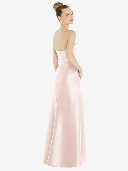 【NEW】【STYLE: D832】ストラップレス サテン ガウン ドレープ 前面 スリット および ポケット【COLOR: Blush】【SIZE: 00-30W】