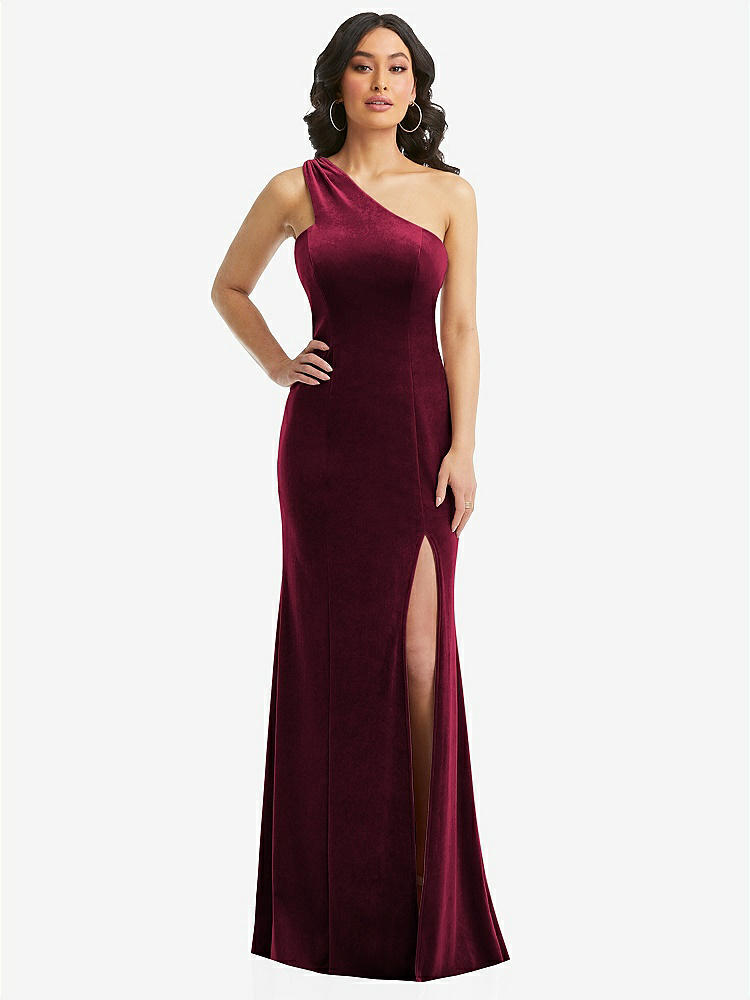 【NEW】【STYLE: 6867】ワンショルダー ベルベット トランペット ガウン 前面 スリット【COLOR: Cabernet】【SIZE: 00-30W】
