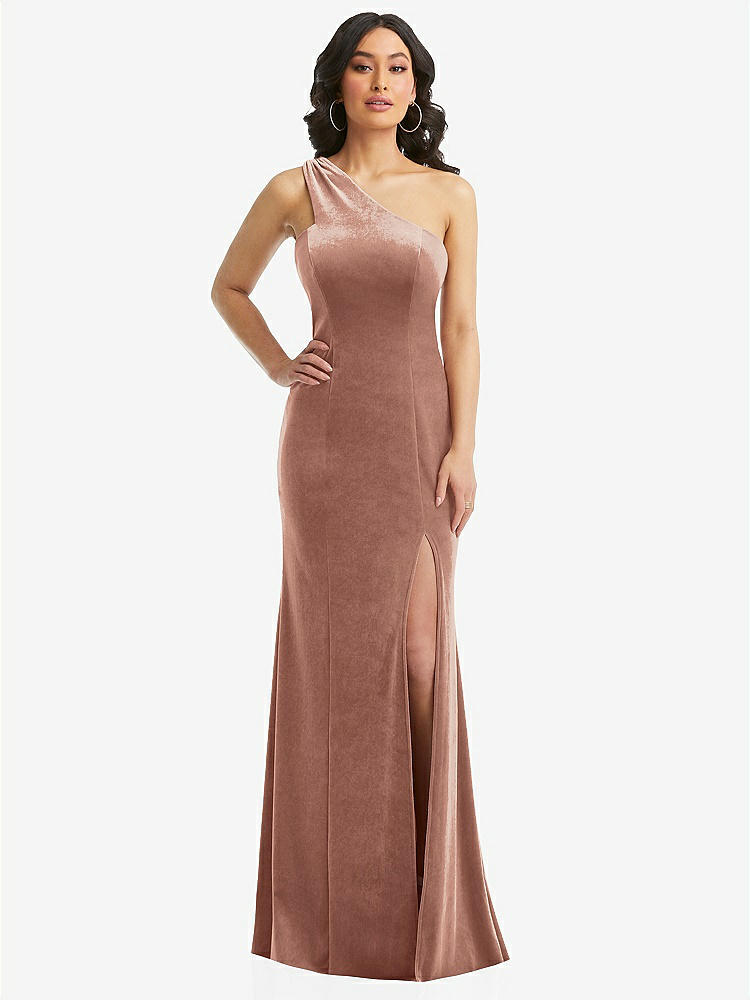【NEW】【STYLE: 6867】ワンショルダー ベルベット トランペット ガウン 前面 スリット【COLOR: Tawny Rose】【SIZE: 00-30W】
