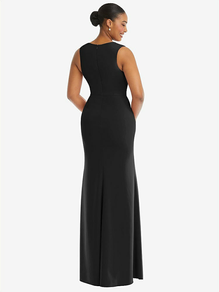 【STYLE: TH111】Deep V-Neck Closed Back Crepe Trumpet Gown with Front Slit【COLOR: Black】