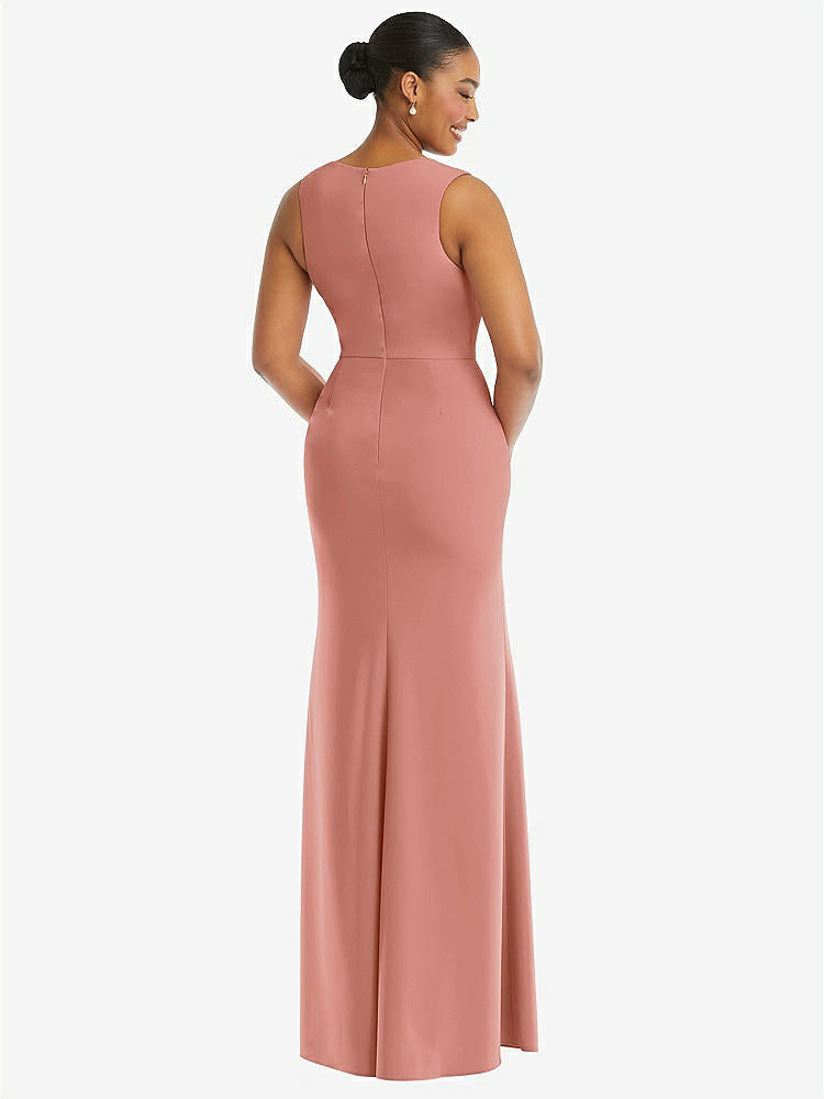 【NEW】【STYLE: TH111】ディープ Vネック 閉じた 背面 クレープ トランペット ガウン 前面 スリット【COLOR: Desert Rose】【SIZE: 00-30W】
