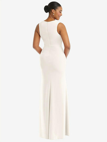 【STYLE: TH111】Deep V-Neck Closed Back Crepe Trumpet Gown with Front Slit【COLOR: Ivory】