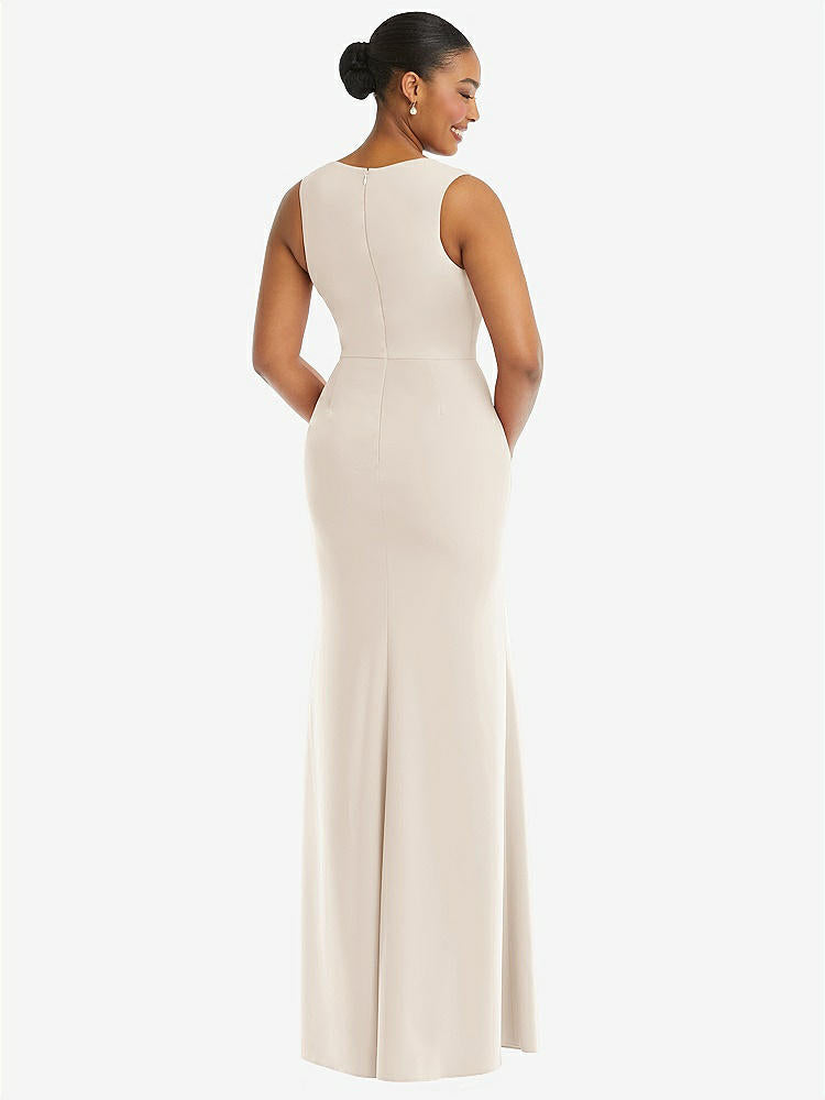 【NEW】【STYLE: TH111】ディープ Vネック 閉じた 背面 クレープ トランペット ガウン 前面 スリット【COLOR: Oat】【SIZE: 00-30W】