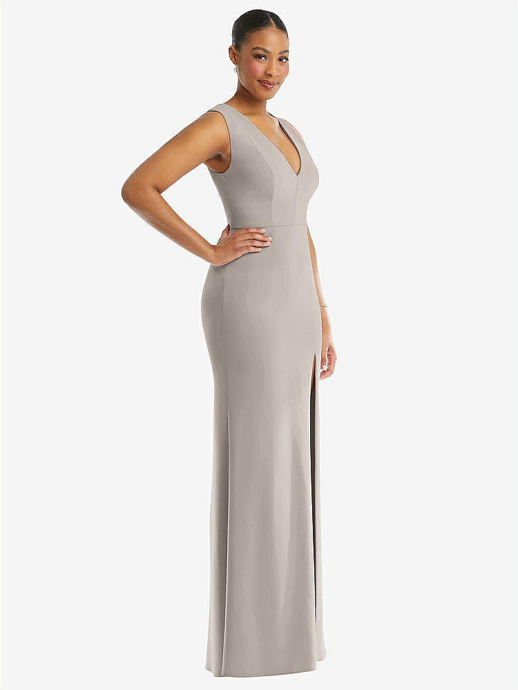 【NEW】【STYLE: TH111】ディープ Vネック 閉じた 背面 クレープ トランペット ガウン 前面 スリット【COLOR: Taupe】【SIZE: 00-30W】