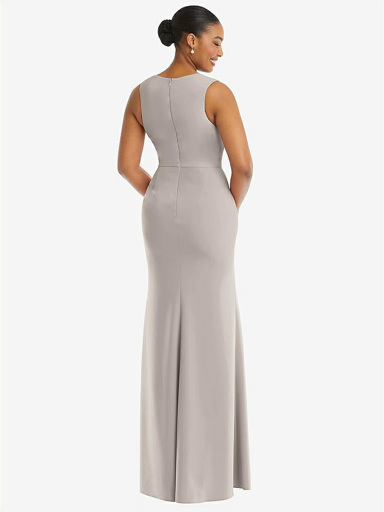 【NEW】【STYLE: TH111】ディープ Vネック 閉じた 背面 クレープ トランペット ガウン 前面 スリット【COLOR: Taupe】【SIZE: 00-30W】