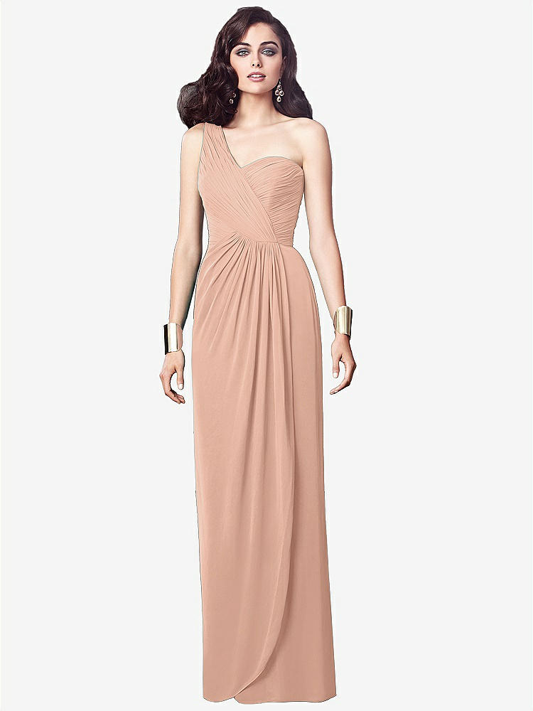 【NEW】【STYLE: TH027】ワンショルダー ドレープ マキシ ドレス 前面 スリット  -  aeroryn【COLOR: Pale Peach】【SIZE: 00-30W】