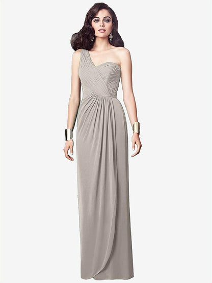 【NEW】【STYLE: TH027】ワンショルダー ドレープ マキシ ドレス 前面 スリット  -  aeroryn【COLOR: Taupe】【SIZE: 00-30W】