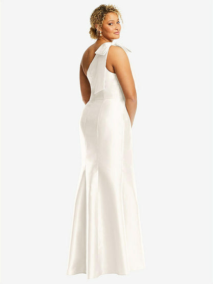 【NEW】【STYLE: D794】弓 ワンショルダー サテン トランペット ガウン【COLOR: Ivory】【SIZE: 00-30W】